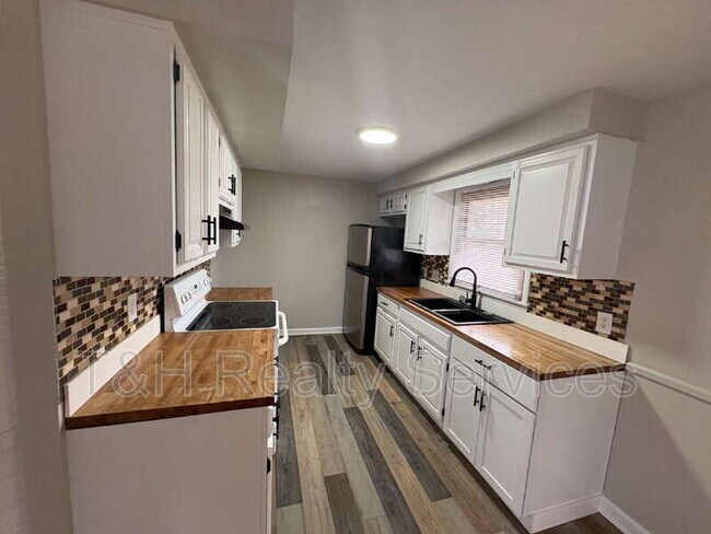 Foto del edificio - 10129 Lawnhaven Ct