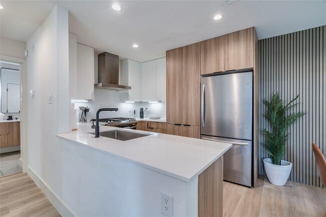 Building Photo - 1902 Albury Cove