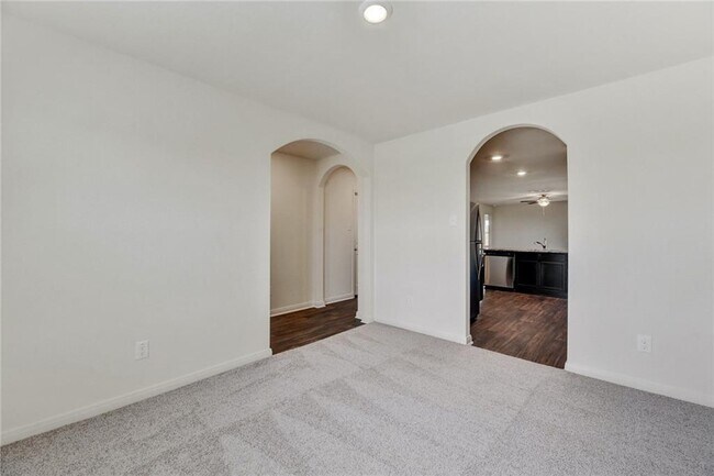 Building Photo - 14421 Prairie Sod Ln