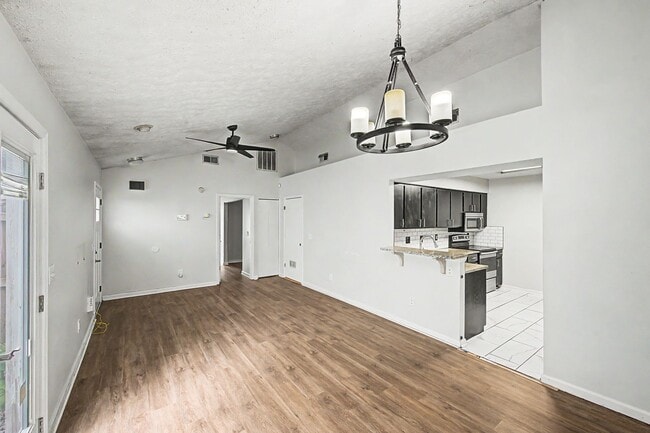 Building Photo - 614 Poplar Pl