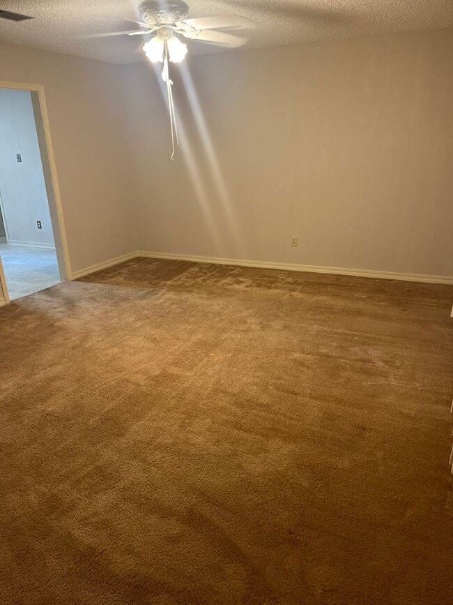 Foto del edificio - Cute 3 Bedroom Home with Bonus Room!