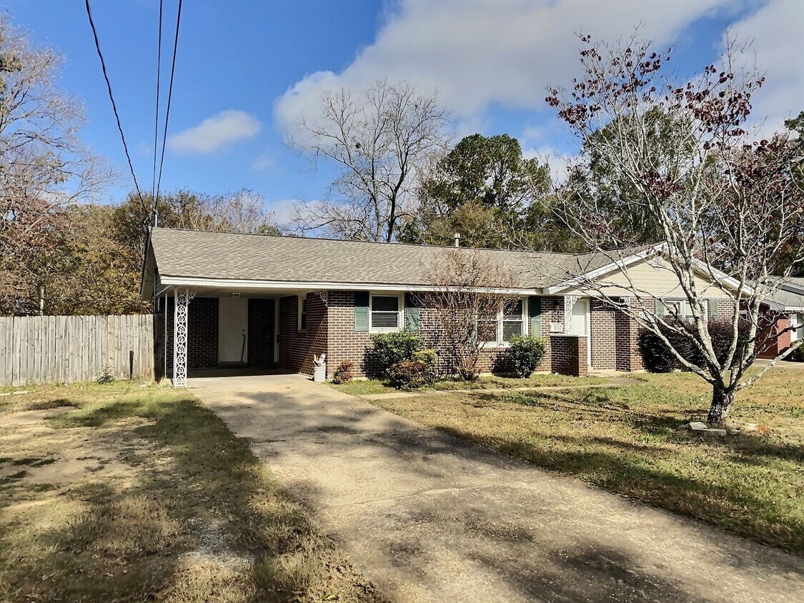 Foto principal - For Rent in Montgomery! First month's rent...