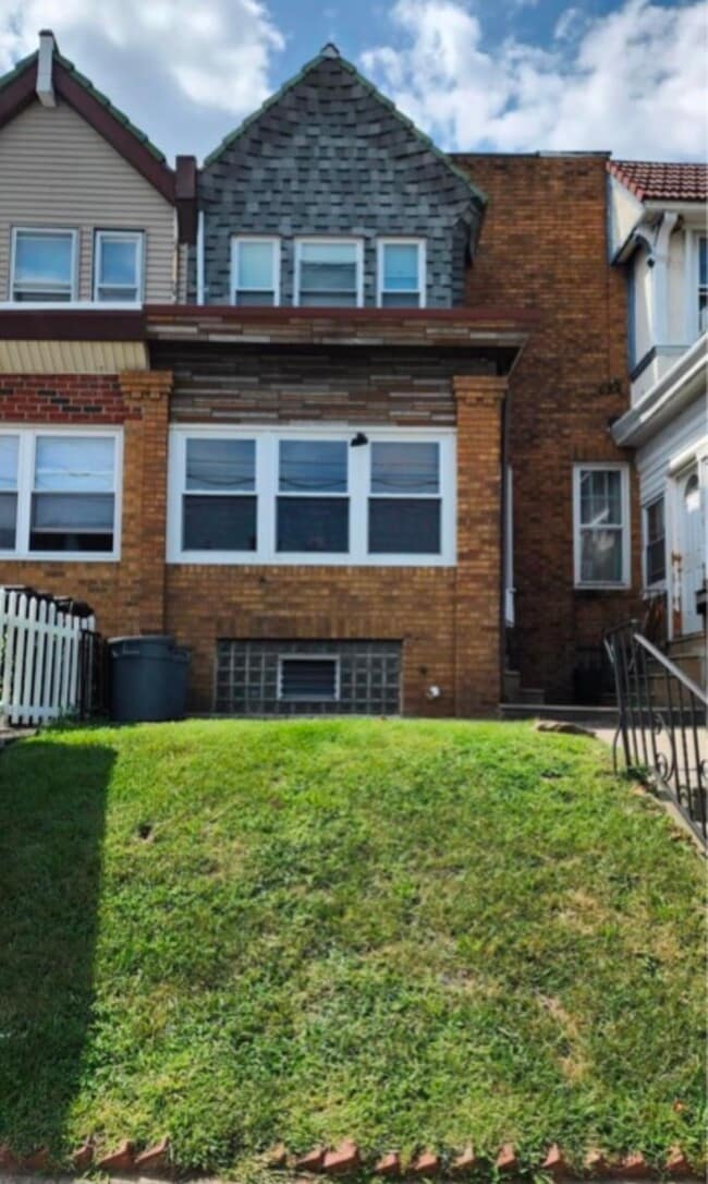 Building Photo - 1240 Pratt St