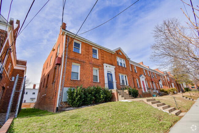 Building Photo - 4012 8th St NE