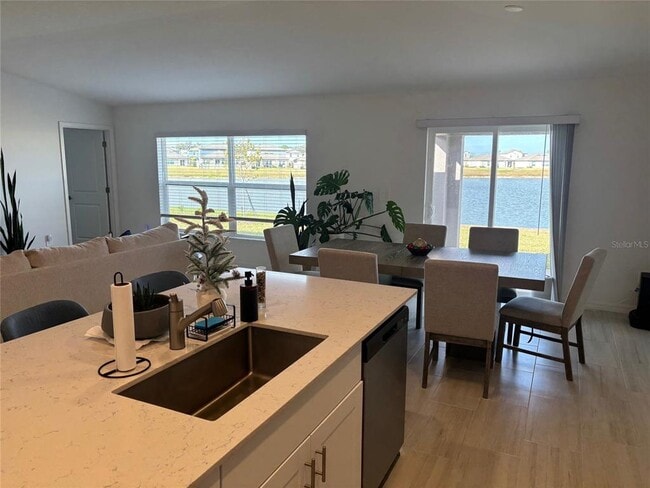 Foto del edificio - 8823 Sunset Pk Trl S