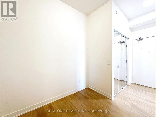 Building Photo - 10 Deerlick Ct