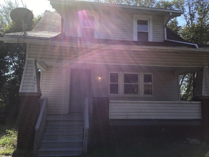 Foto principal - 3 BEDROOM 1 BATH SINGLE FAMILY IN AKRON