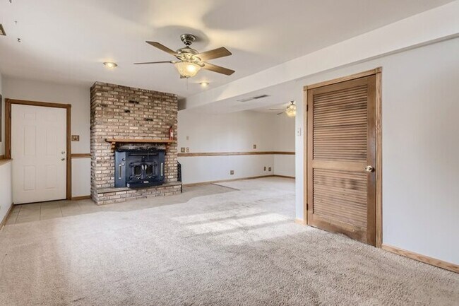 Foto del edificio - 24064 Lakeview Dr, Minooka, IL, 60447