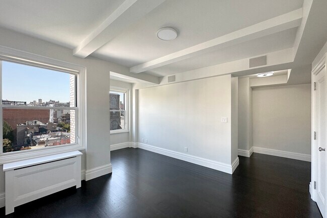 Building Photo - 365 W 20th St