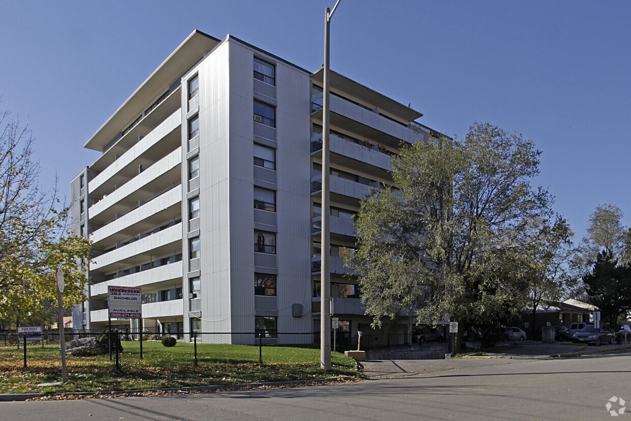 Photo du bâtiment - Strathgowan Apartments