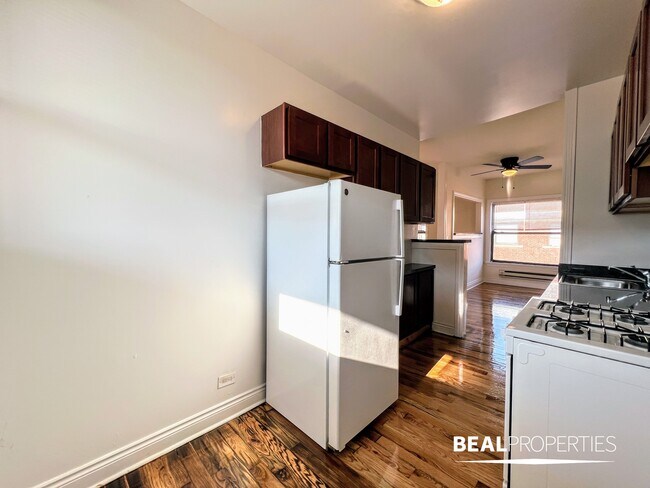 Foto del edificio - 825 W Waveland Ave