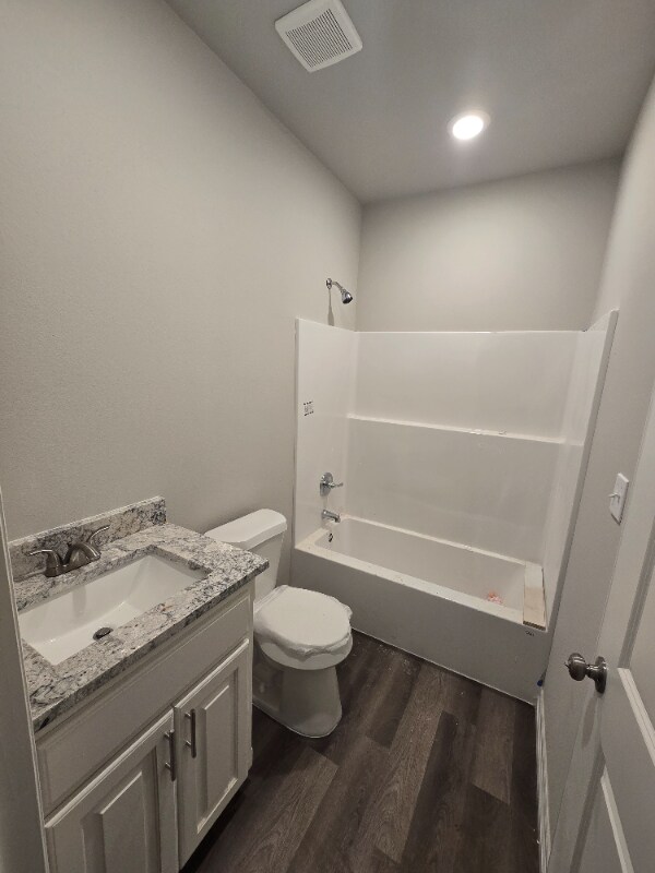 Building Photo - 1215 Fairway Dr