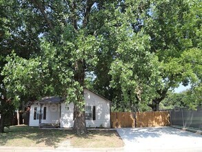 Building Photo - 313 Worthview Dr