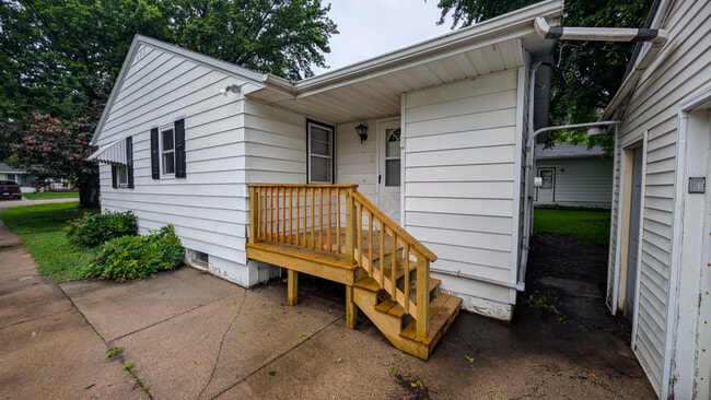 Building Photo - 607 Roiland St