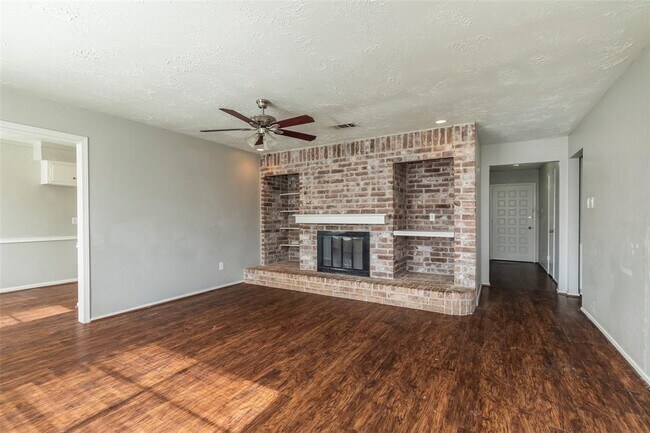 Foto del edificio - 8011 Dodiewood Ln