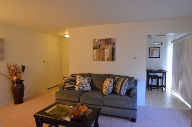 Building Photo - The Huntington Apartments