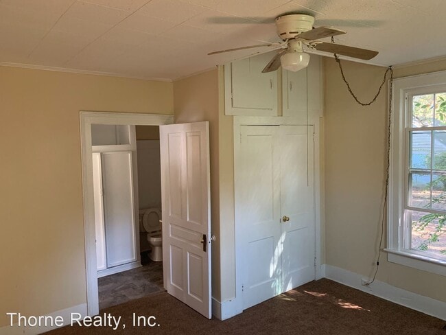 Building Photo - 3 br, 1.5 bath House - 403 W. Howard Ave