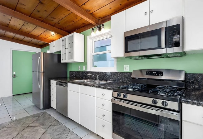 Building Photo - Vintage Beach Bungalow