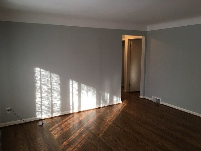 Foto del edificio - Totally Remodeled Home Available for Rent
