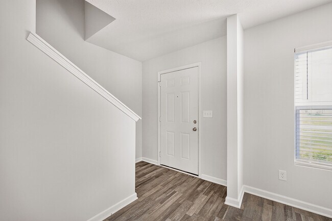 Building Photo - 2905 Shasta Dr