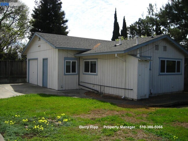 Building Photo - 37861 Birch St