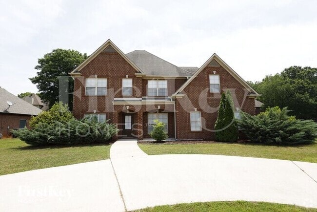 Building Photo - 200 Scenic Lake Cove