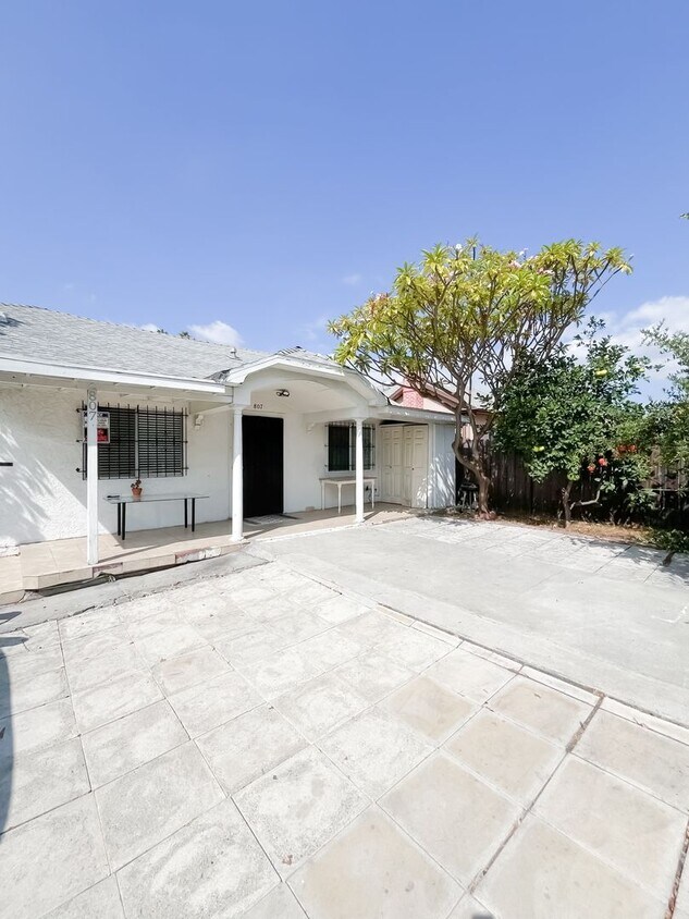 Foto principal - 807 Wilton Pl