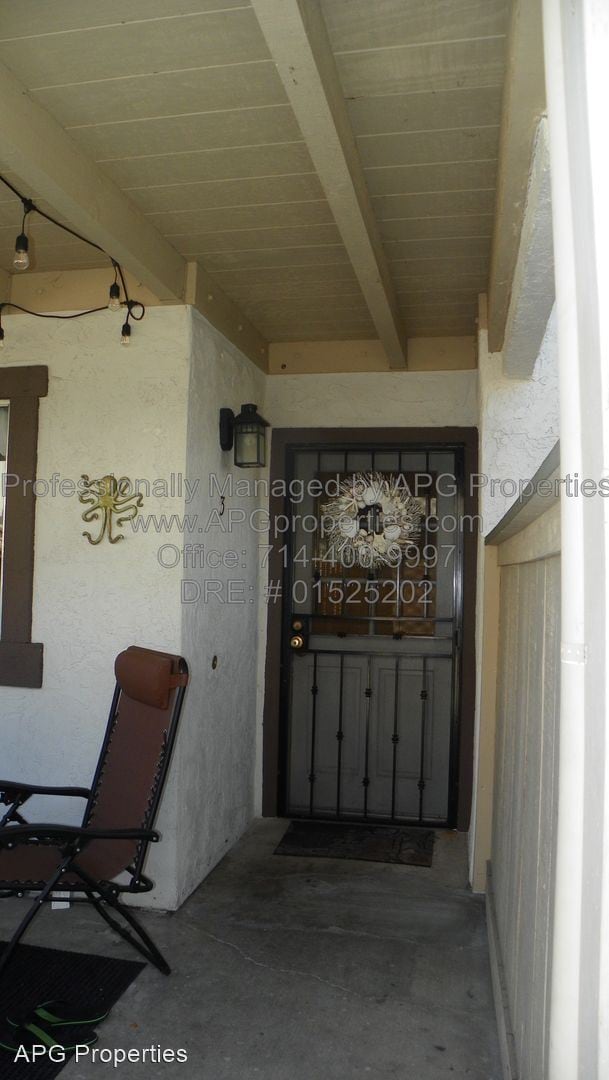 Building Photo - 2 br, 1 bath House - 9869 Caspi Gardens Dr #3