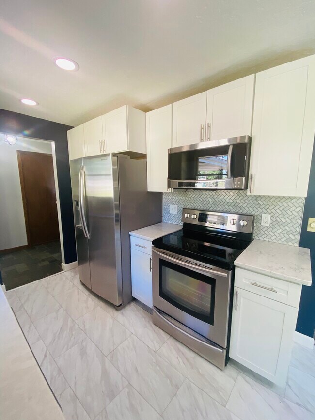 Foto del edificio - 5253 Frank Ave NW