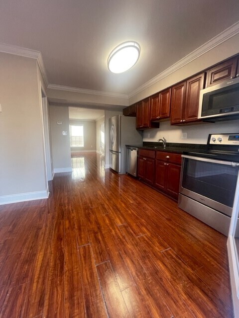 Kitchen - 500 Lancaster Pl