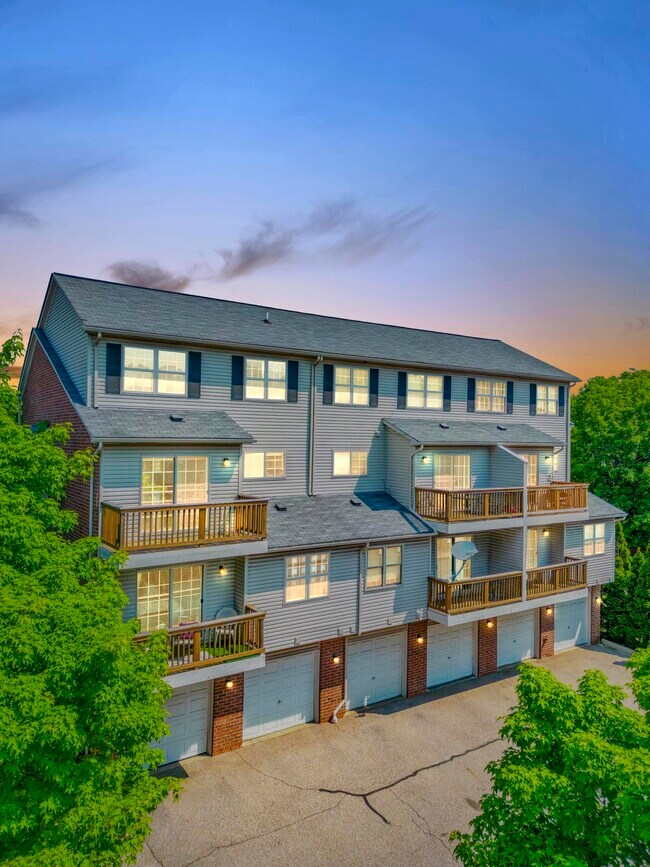 Building Photo - 17034 Farmington Rd