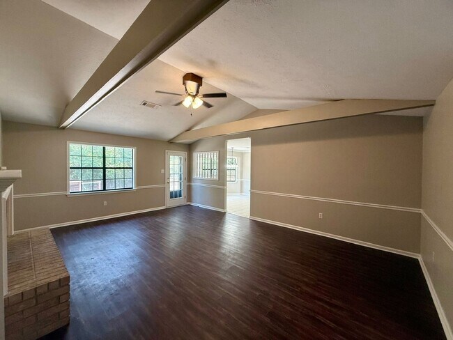 Foto del edificio - 149 Rolling Oaks Dr