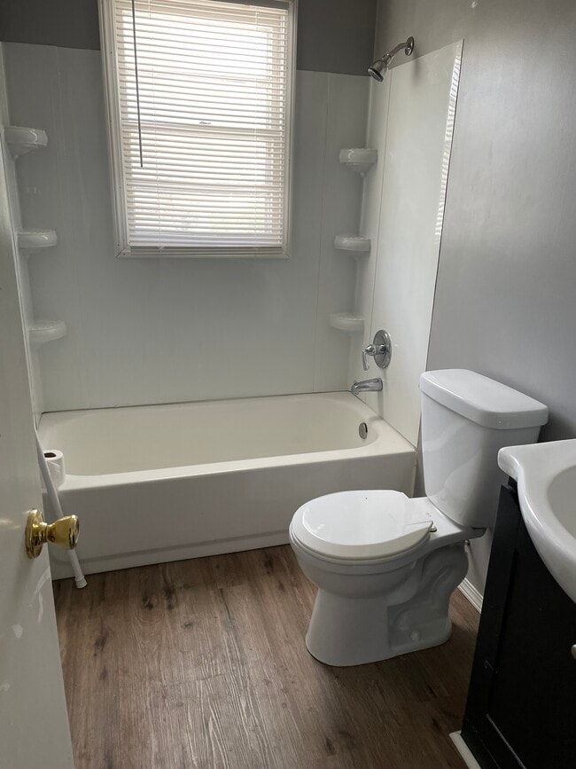 Photo - Blondo Street Apartment