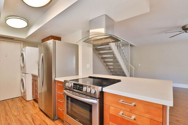 Building Photo - South Pointe Townhome