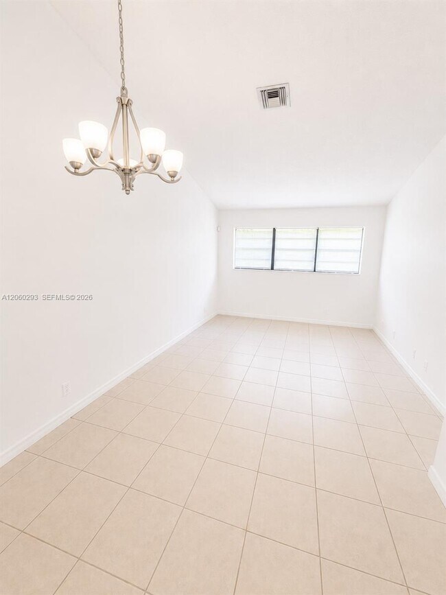Foto del edificio - 11219 Royal Palm Blvd
