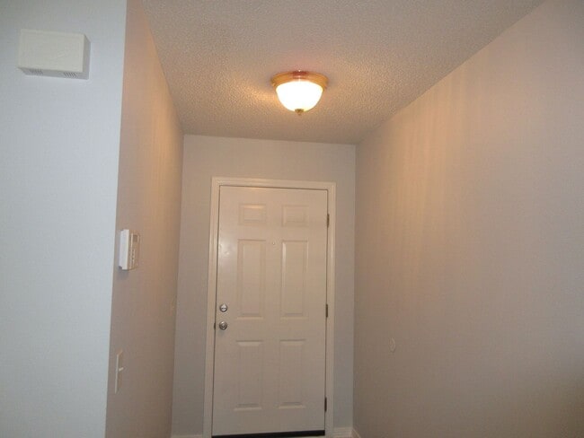 Building Photo - Charming 3 Bedroom near NAS
