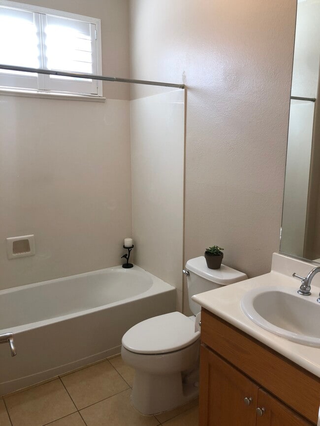 Building Photo - 550 Triple Crown Ct