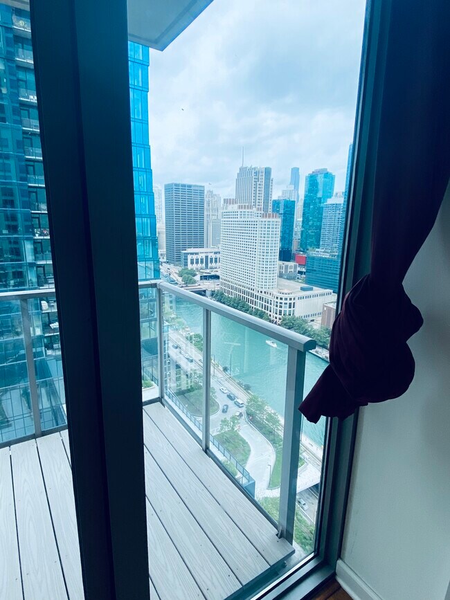 Foto del edificio - 420 E Waterside Dr