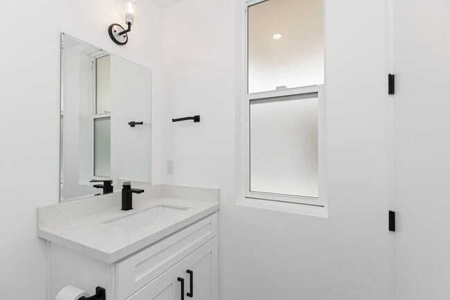 Building Photo - 10851 1/2 Otsego St