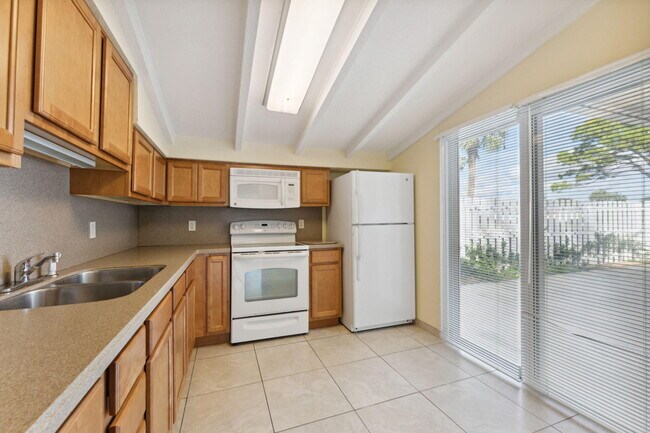 Building Photo - 207 Sims Creek Dr