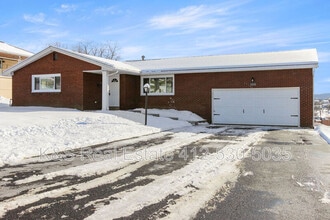 Building Photo - 1020 Grove St