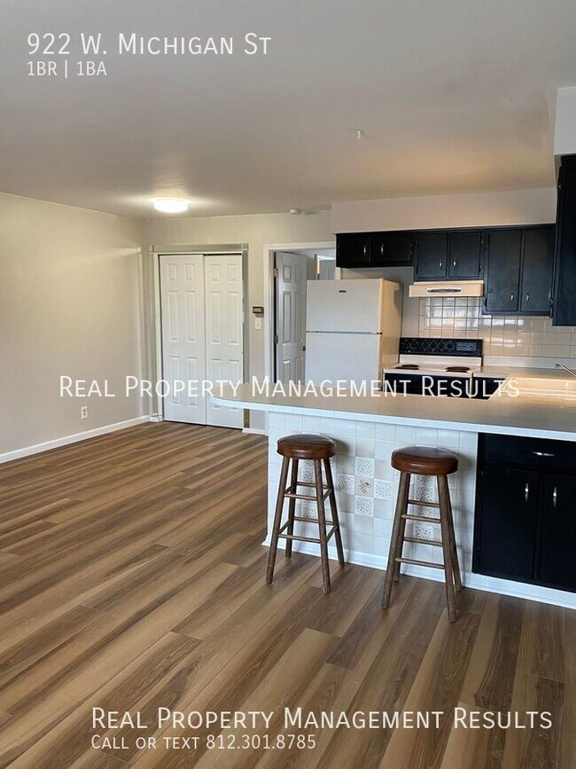 Building Photo - 1 Bedroom, 1 Bath Apartment