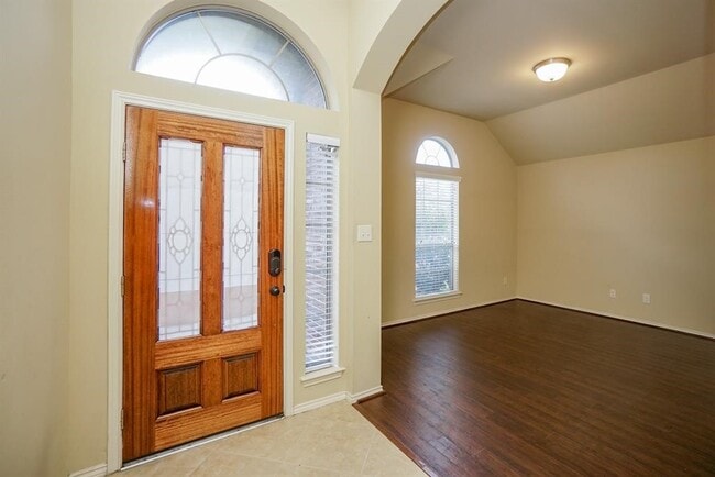 Building Photo - 2910 Fair Chase Dr