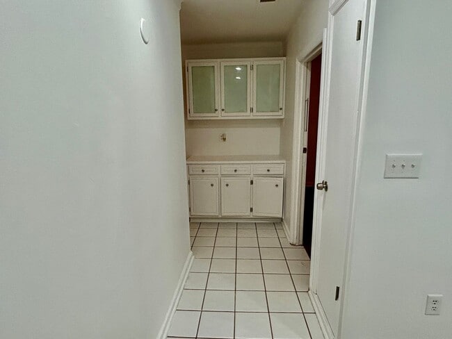 Building Photo - 4762 Trenton Dr