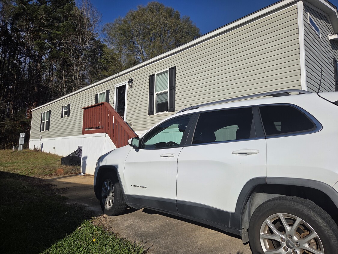 Foto principal - 335 Hillcrest Ave