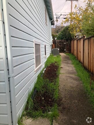 Building Photo - 2749 Kinney Dr