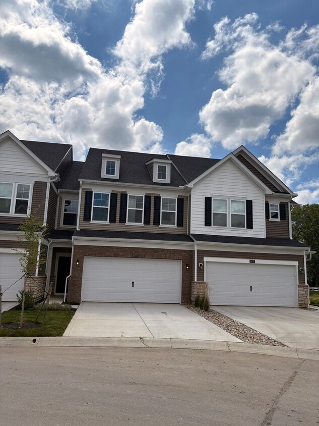 Primary Photo - Charming 3 beds 3 baths in New Albany!