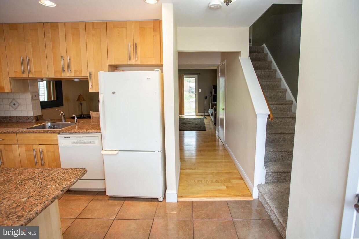 Primary Photo - 1035 Pendleton Ct