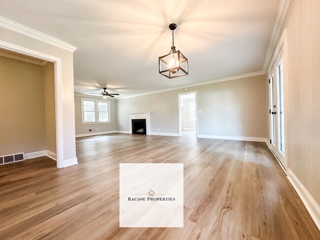 Building Photo - 207 Ivy Dr