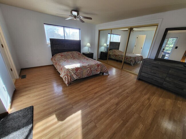 Building Photo - Beautiful Mountain View! 725 Jackson Way, ...